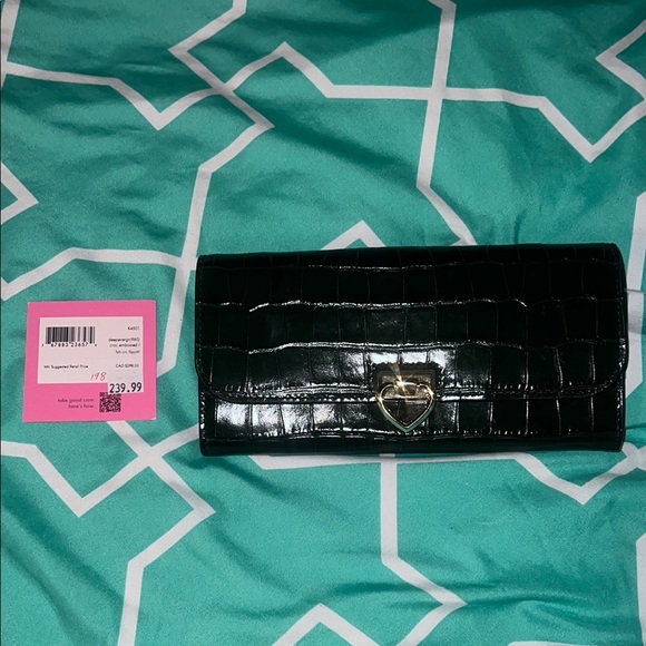 Elegant Deep Evergreen Croc-Embossed Clutch